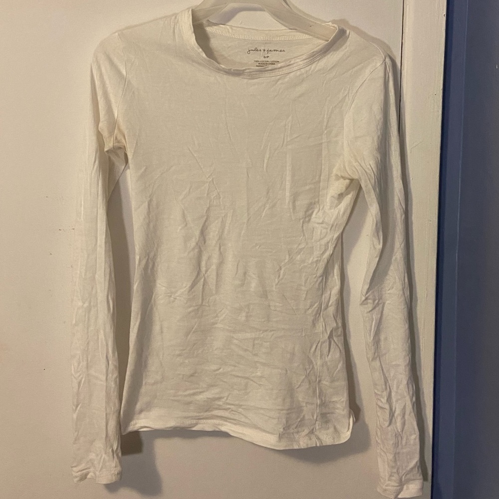 White Long-Sleeved Women’s Top